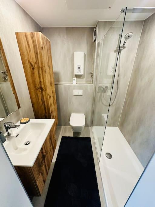 Rheinnest , Neue Und Gemuetliche Wohnung Dormagen Luaran gambar